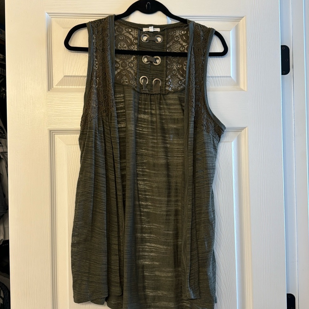 Women Maurice’s size 0 sleeveless cover green